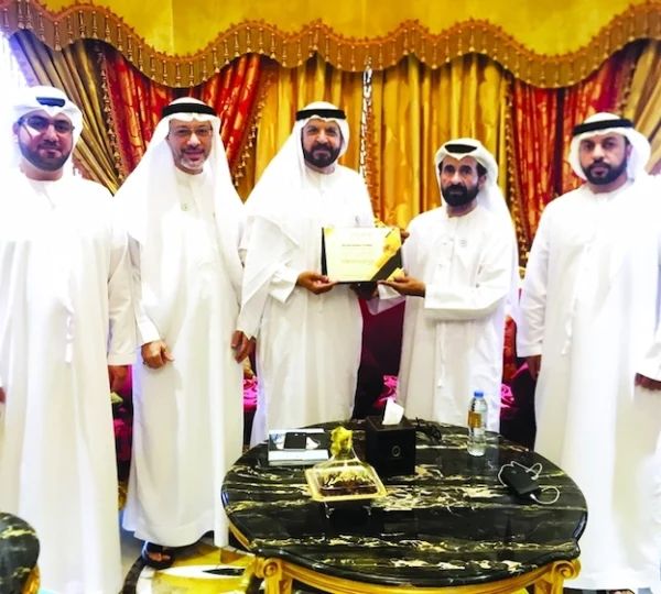 «الإمارات للإنترنت الآمن» تمنح عضوية فخرية لمسلم بن حم